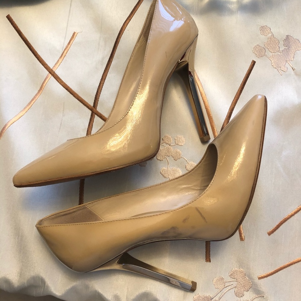 Kors nude patent leather shoes